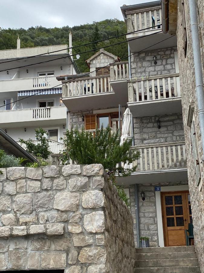 Apartment Aleksandar Tivat Bagian luar foto
