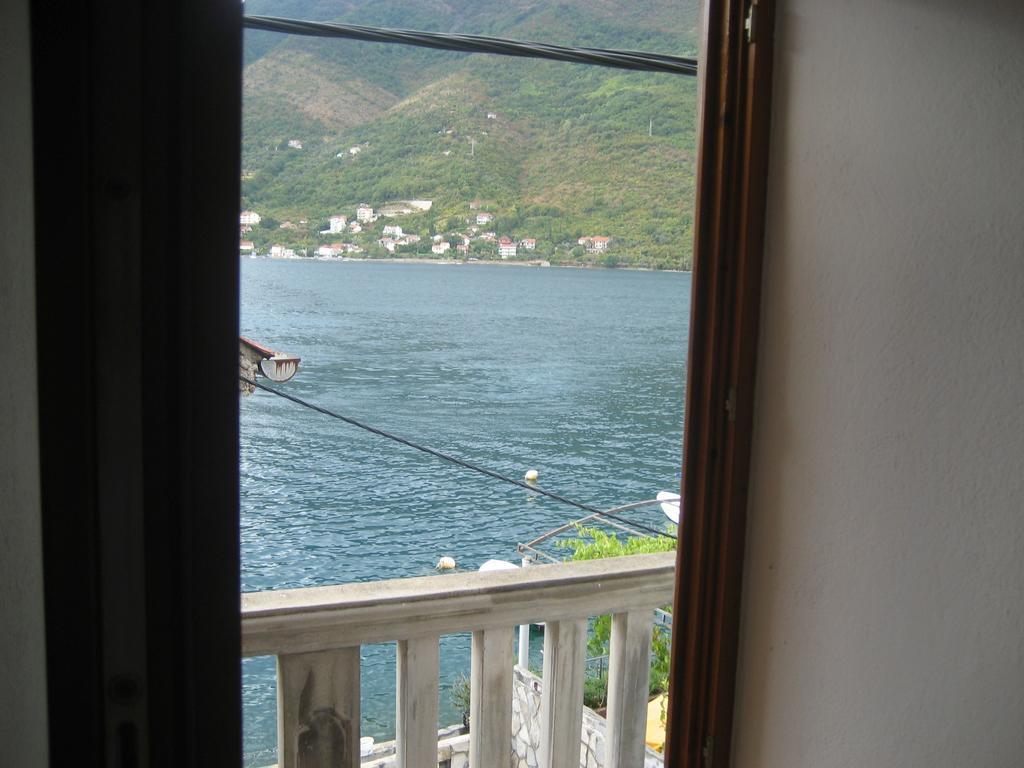 Apartment Aleksandar Tivat Bagian luar foto