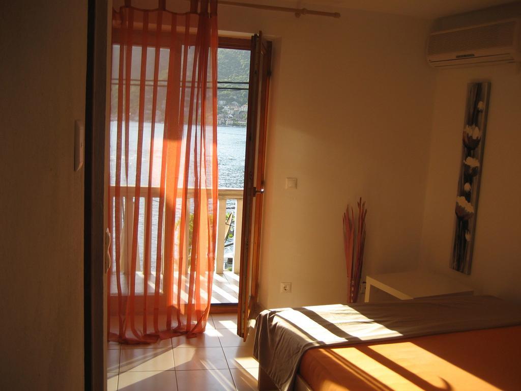 Apartment Aleksandar Tivat Bagian luar foto