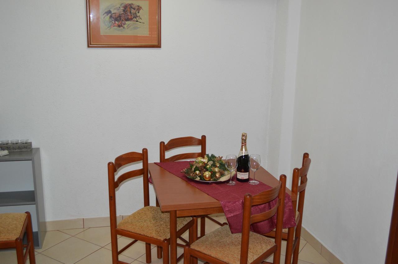 Apartment Aleksandar Tivat Bagian luar foto
