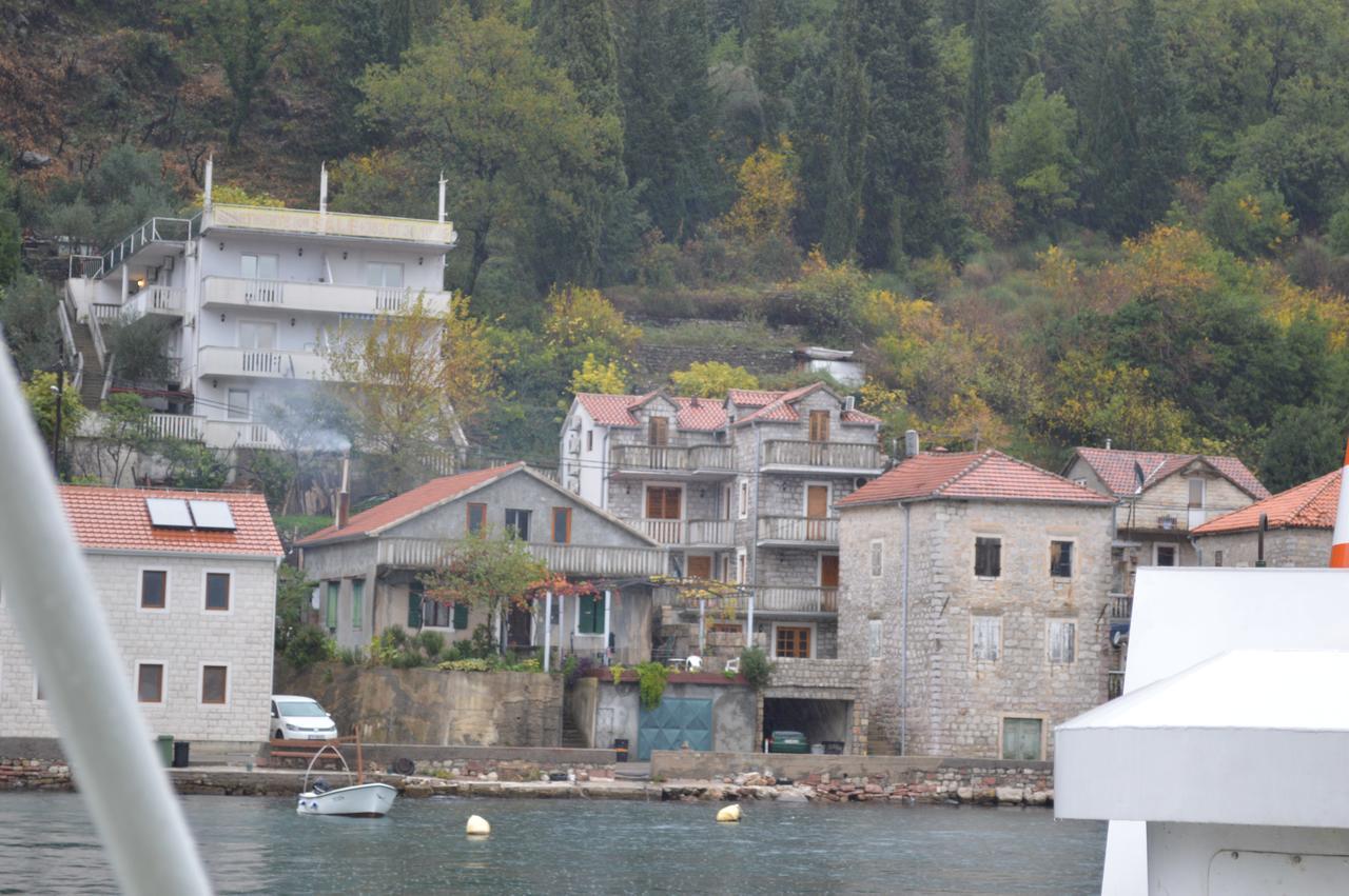 Apartment Aleksandar Tivat Bagian luar foto