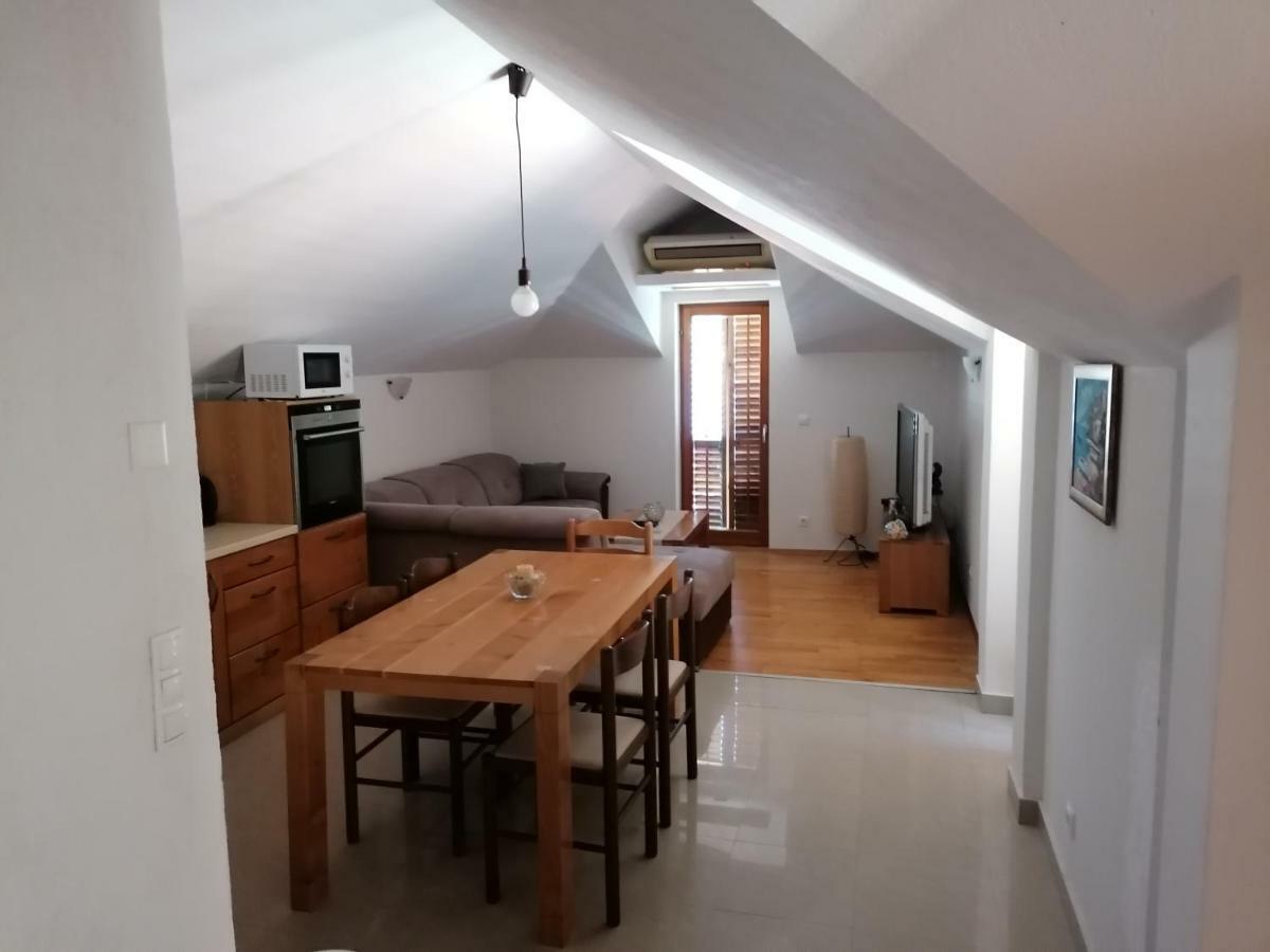 Apartment Aleksandar Tivat Bagian luar foto