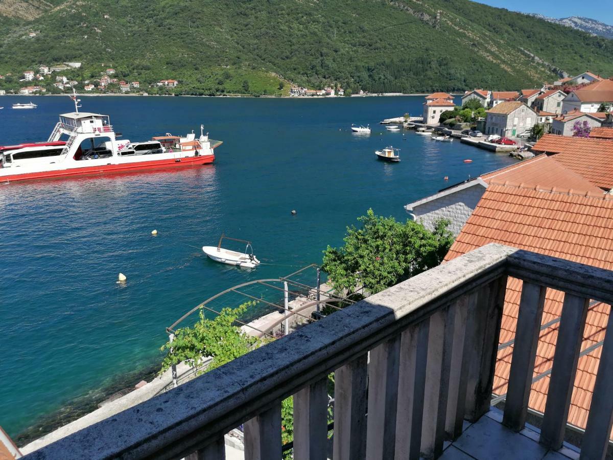 Apartment Aleksandar Tivat Bagian luar foto